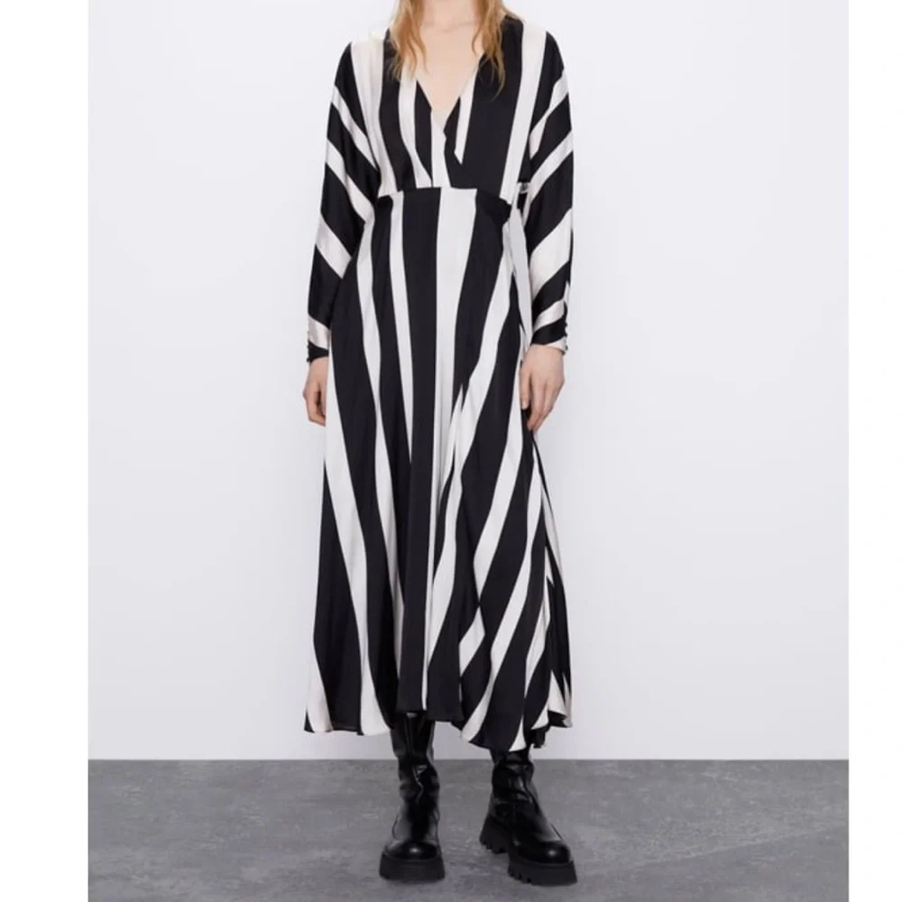 Zara Satin Effect Striped Dress - Large NWT - Picture 1 of 7